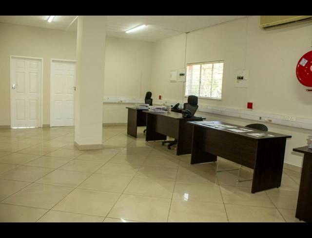 BUSINESS PROPERTY TO RENT IN HELDERKRUIN